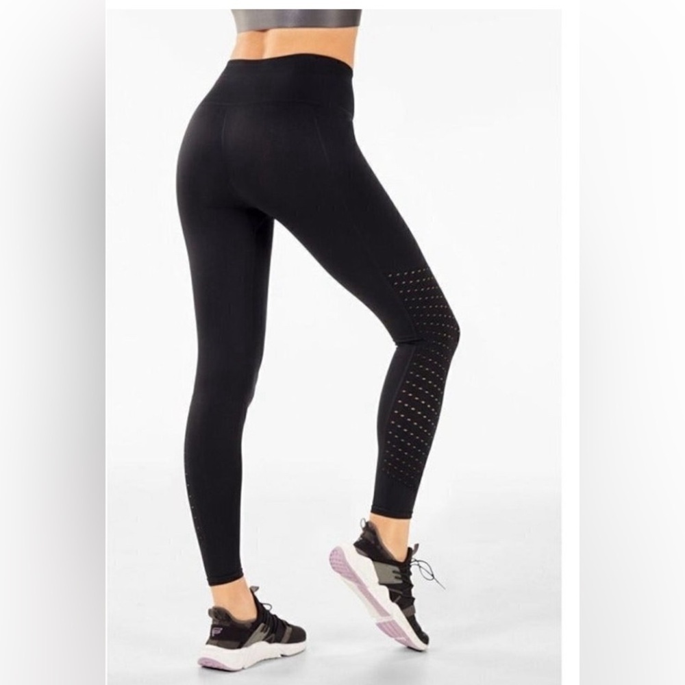FABLETICS SYNC HIGH WAISTED PERFORATED 7/8 LEGGING WOMEN’S M MEDIUM BLACK *NICE*